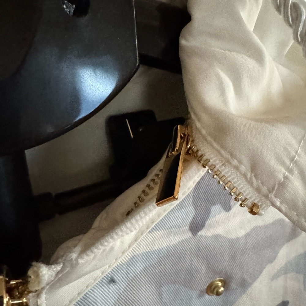 Jason Derulo’s Brand LVL XIII  Camouflage Gray/Cream Performance Jacket/Backpack - Picture 7 of 11